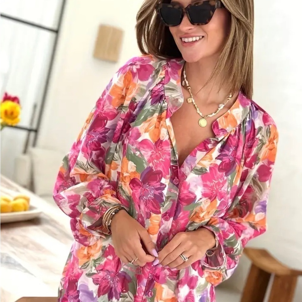 New Floral pattern Button down blouse with lantern sleeves size 20 plus 🌺🌸🌷